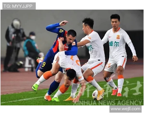 青岛与重庆的足球对决谁能在赛场上笑到最后精彩赛事前瞻与分析